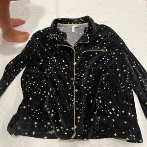 Black and Gold Pajama Set with Cozy Zip-Up Design